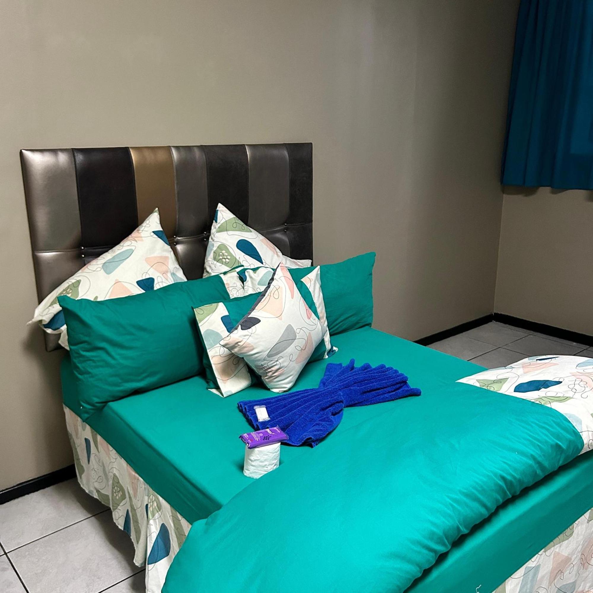 Capsule hotel Debethe Executive *
