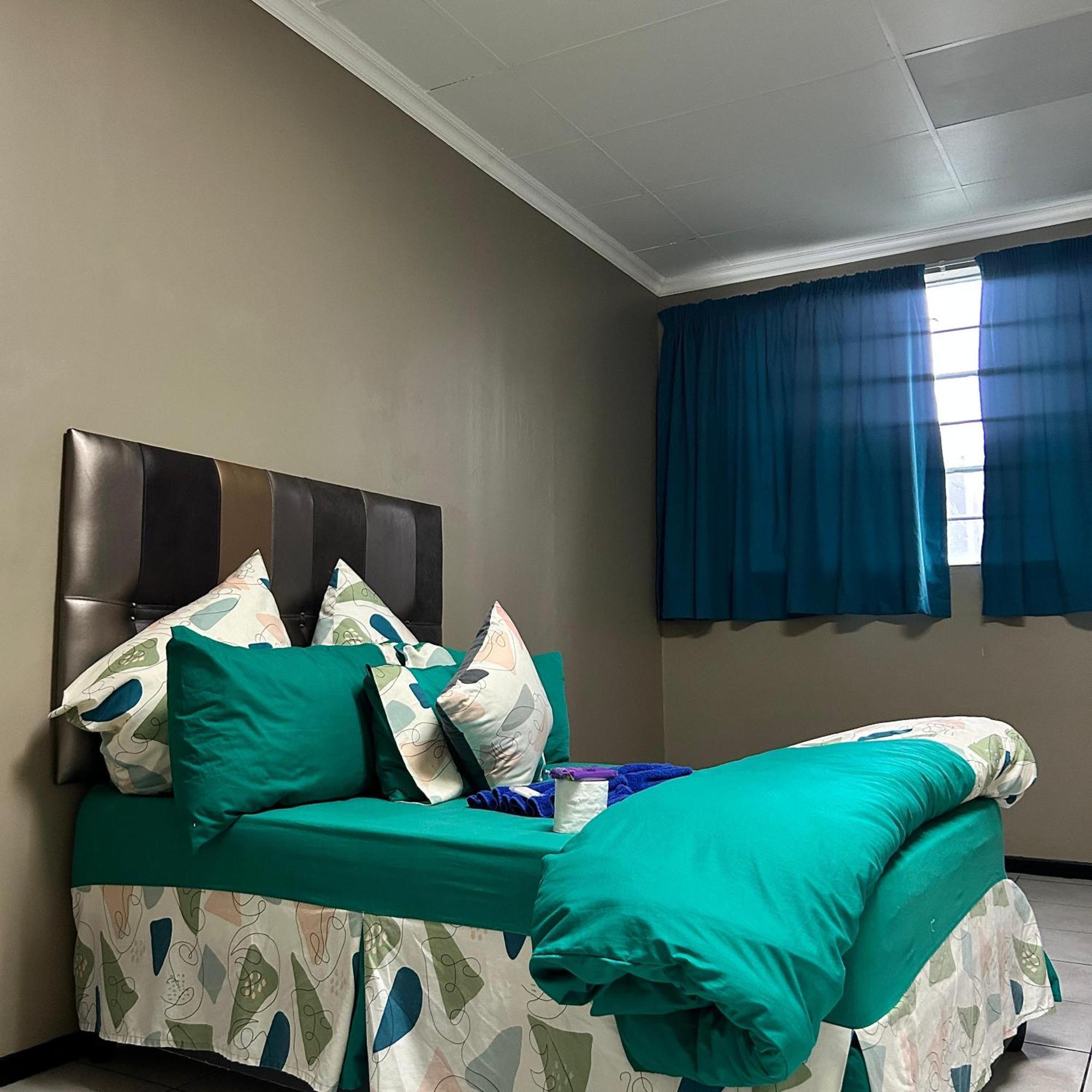 Capsule hotel Debethe Executive *